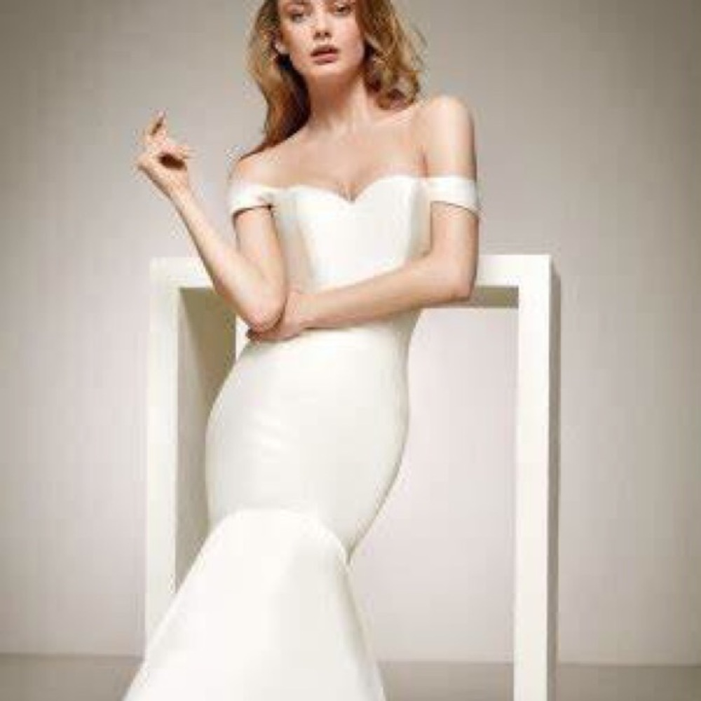 Pronovias Delco wedding dress. Unaltered. - Picture 2 of 3